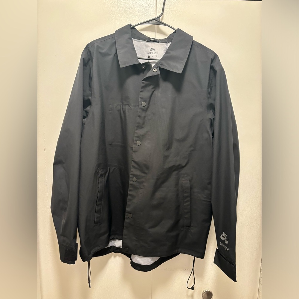NIKE SB GORE TEX SHIELD HOODED COACHES JACKET